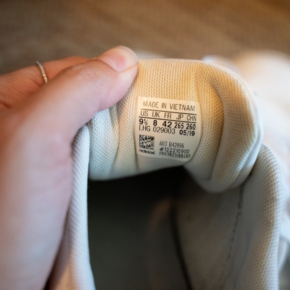 Adidas Hoops Sneaks 9.5 Women's - Picture 5 of 7